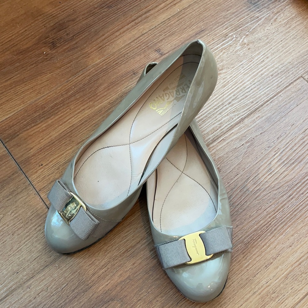 Ferragamo bow flats